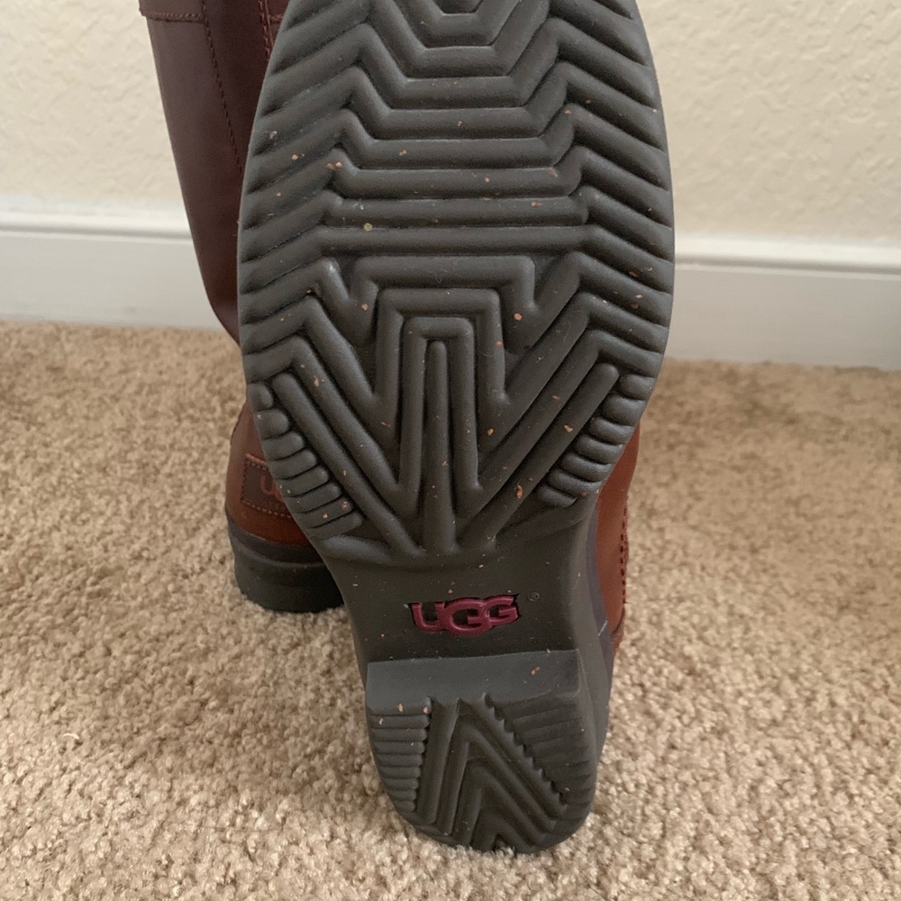 Elsa UGG Boots size 8